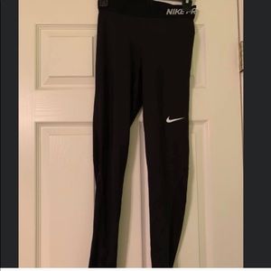 Women’s Nike pro tights s have a cooling affect